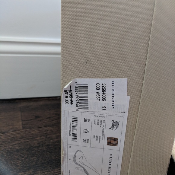Burberry womens heels 7.5 - Picture 4 of 4